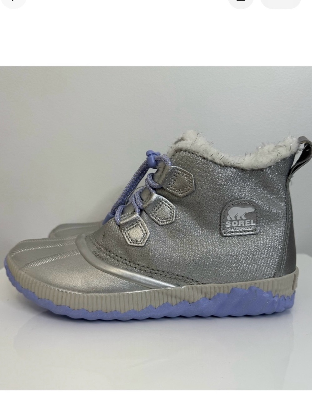 Sorel x Disney Frozen II Silver Out N About Sneaker Ankle Boot Girls Size 6 NWT - Picture 2 of 12